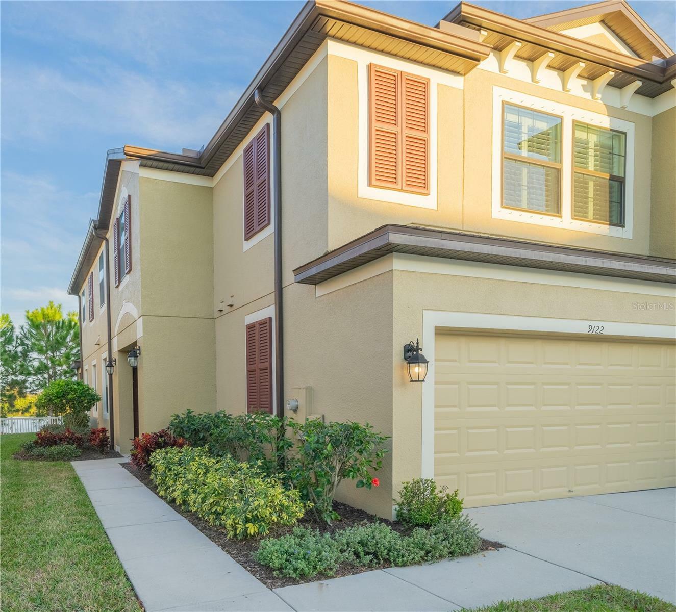 Property Photo:  9122 Fox Sparrow Road  FL 33626 