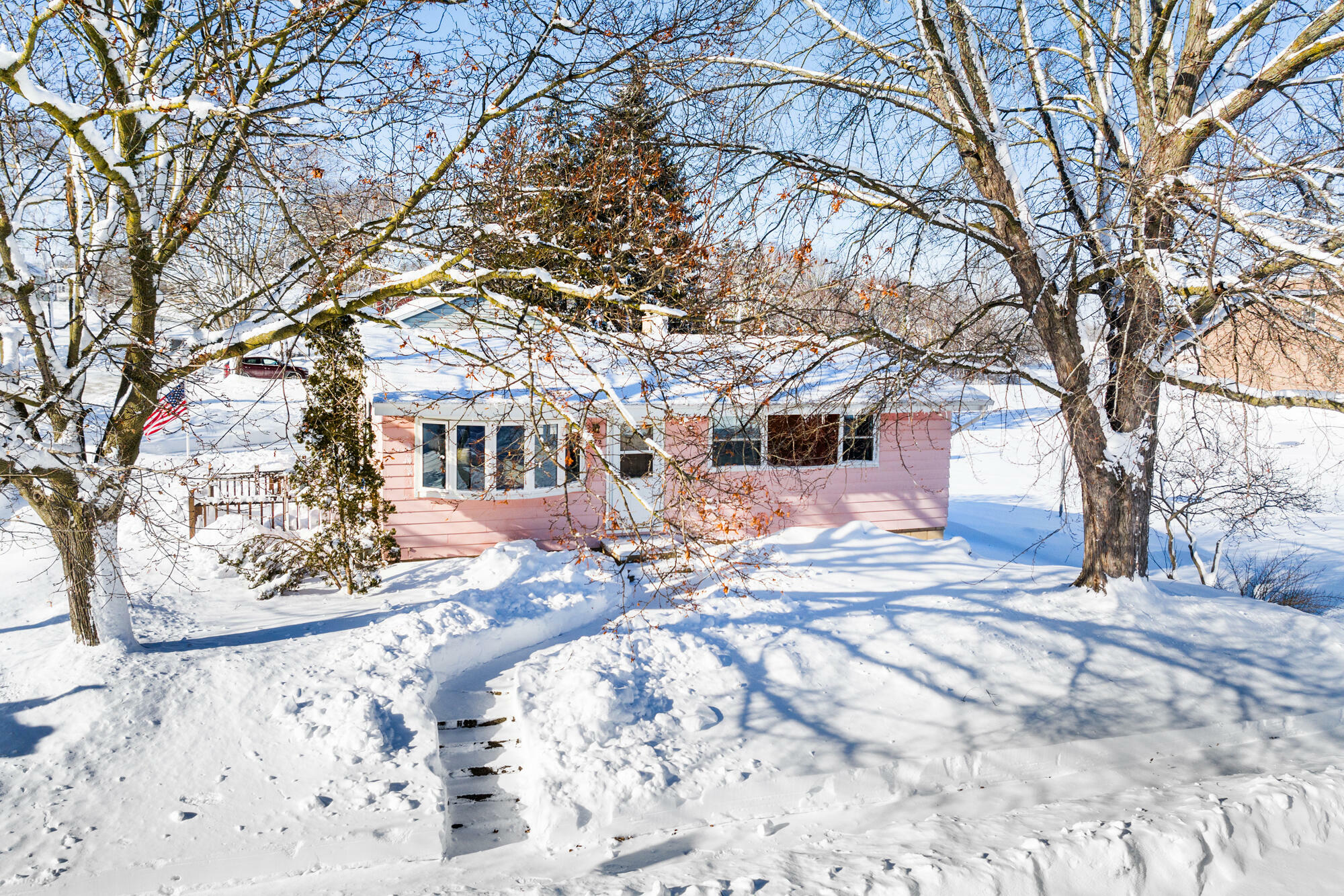 Property Photo: 622 Smith St WI 53073