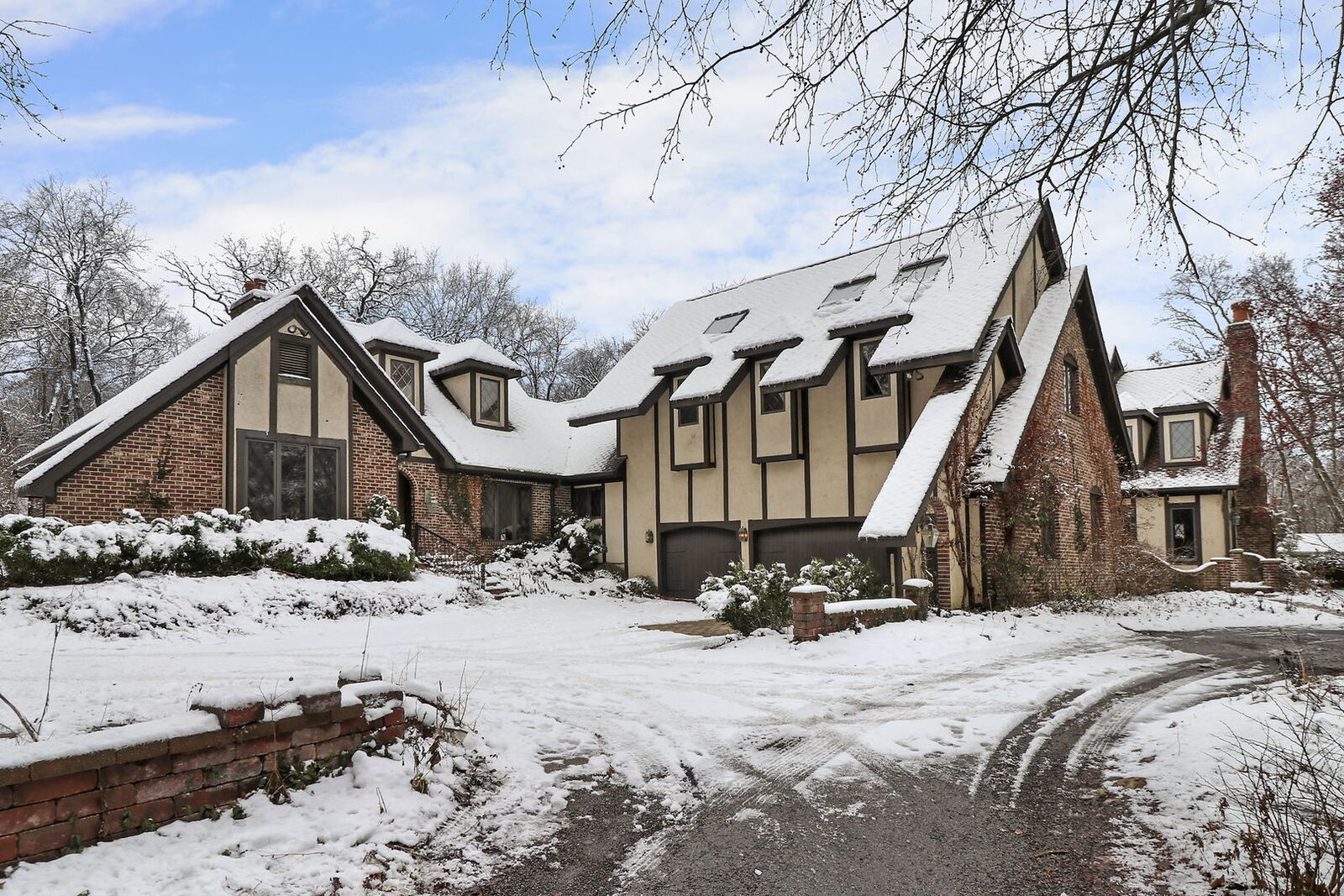 Property Photo:  2 Fernwood Drive  IL 60010 