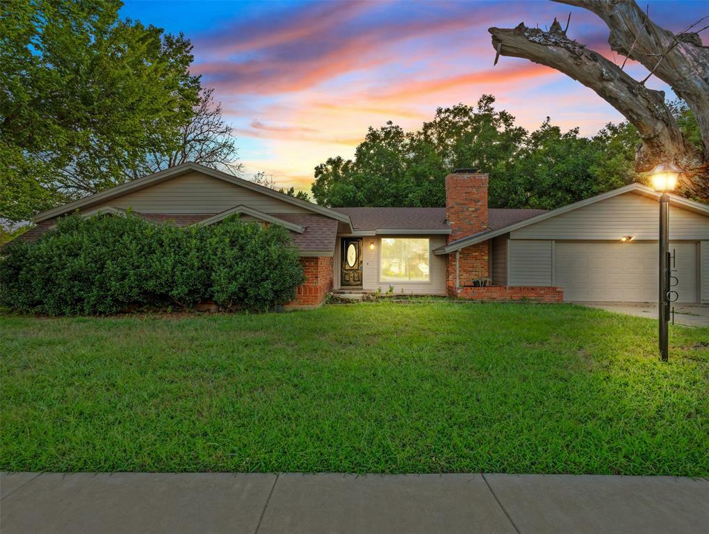 Property Photo:  1501 N 9th Street  TX 76065 