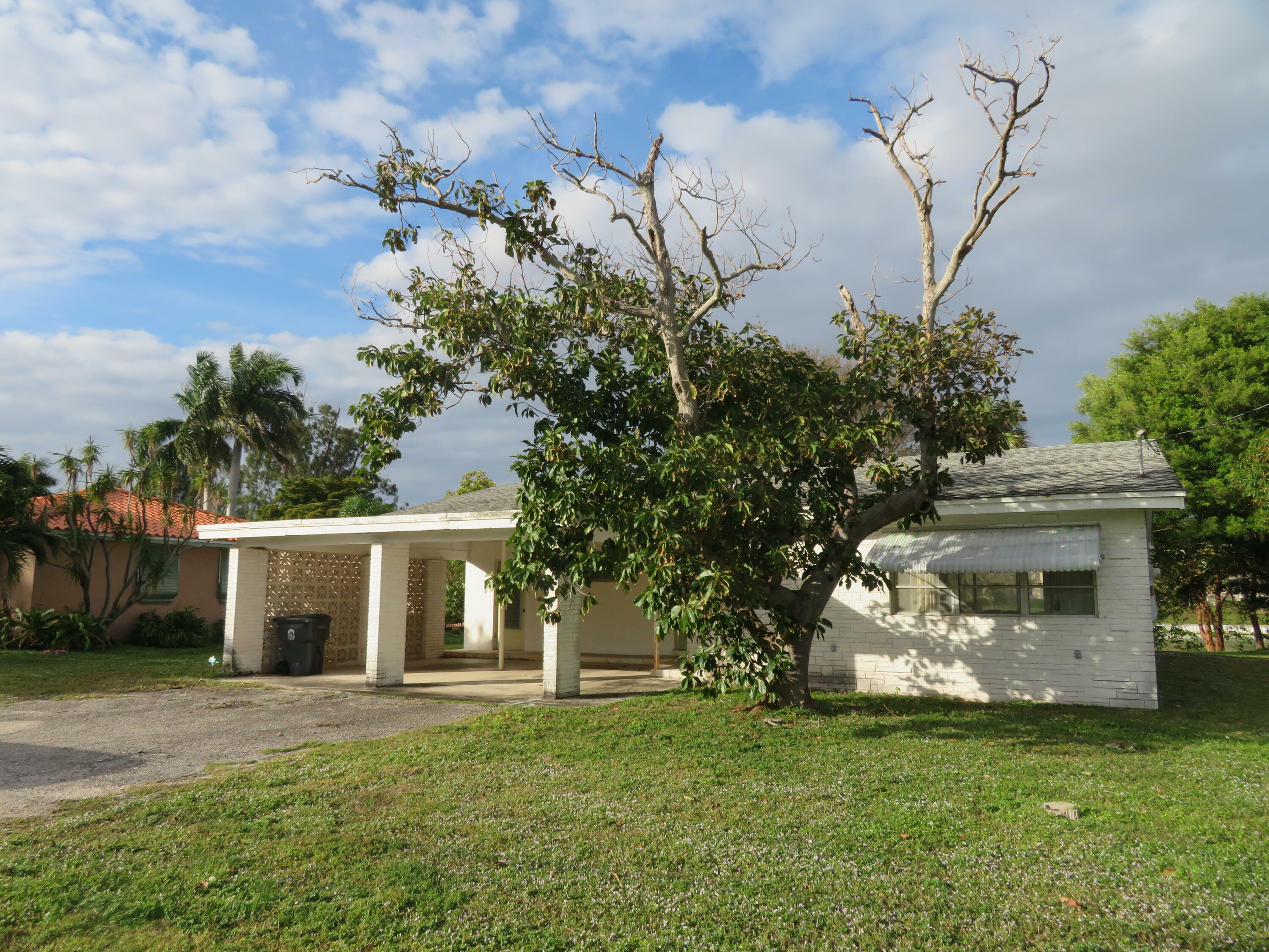 Property Photo: 2415 Gertrude Lane FL 33462