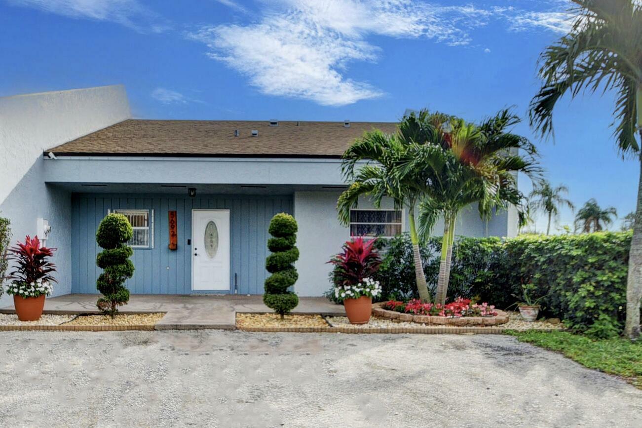 Property Photo: 5692 Kimberton Way FL 33463