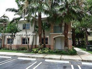 Property Photo:  1241 SE 29th St 203-27  FL 33035 