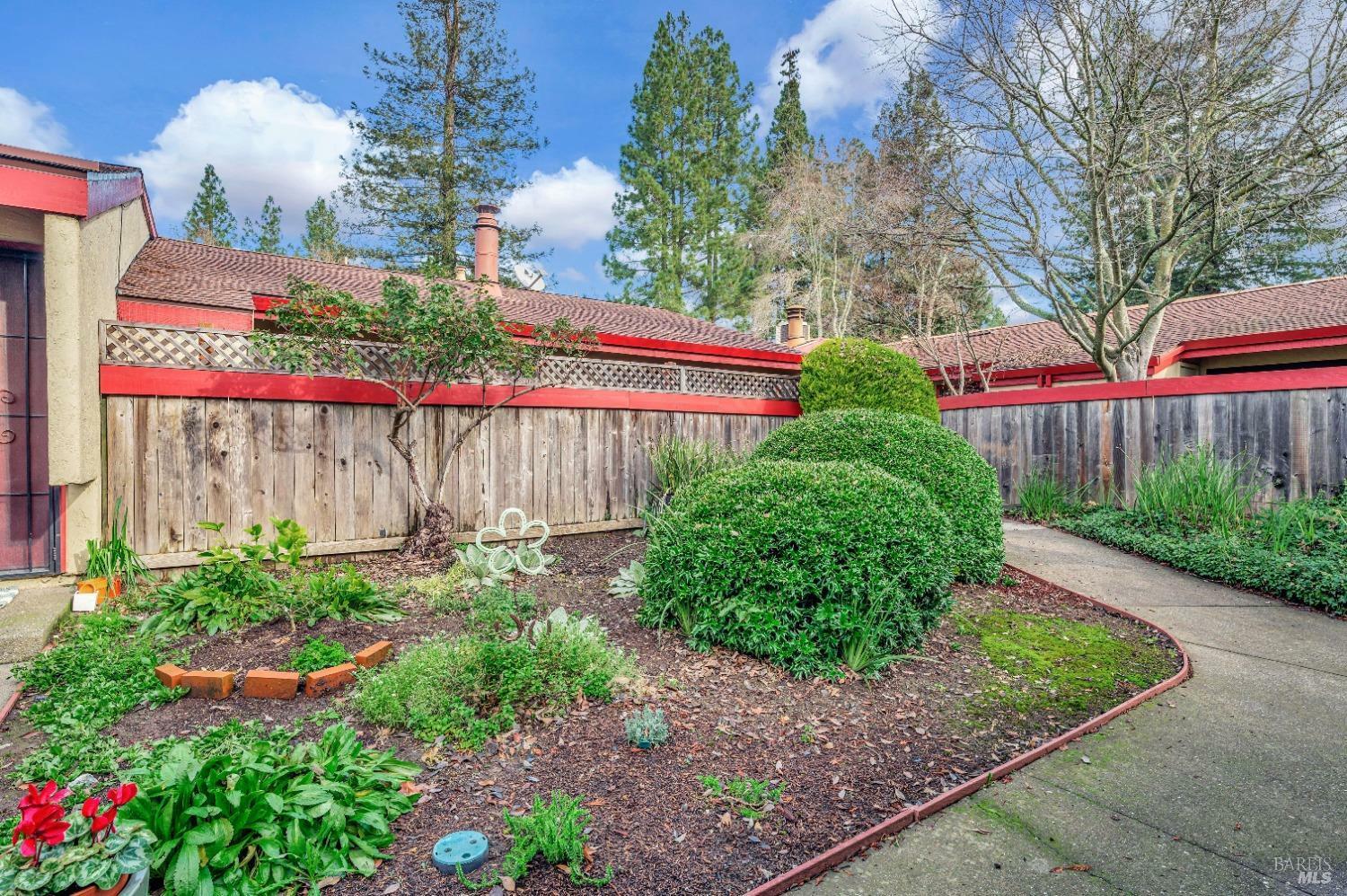 Property Photo:  51 Redwood Court  CA 95409 