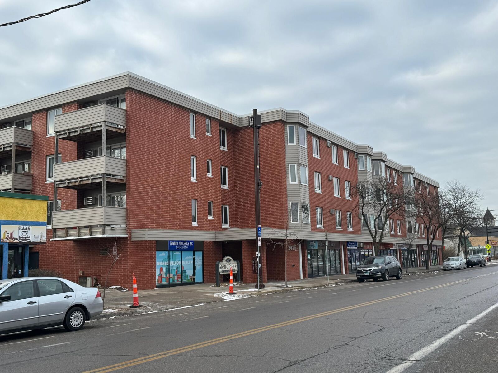 Property Photo: 2425 E Franklin Avenue 202 MN 55406