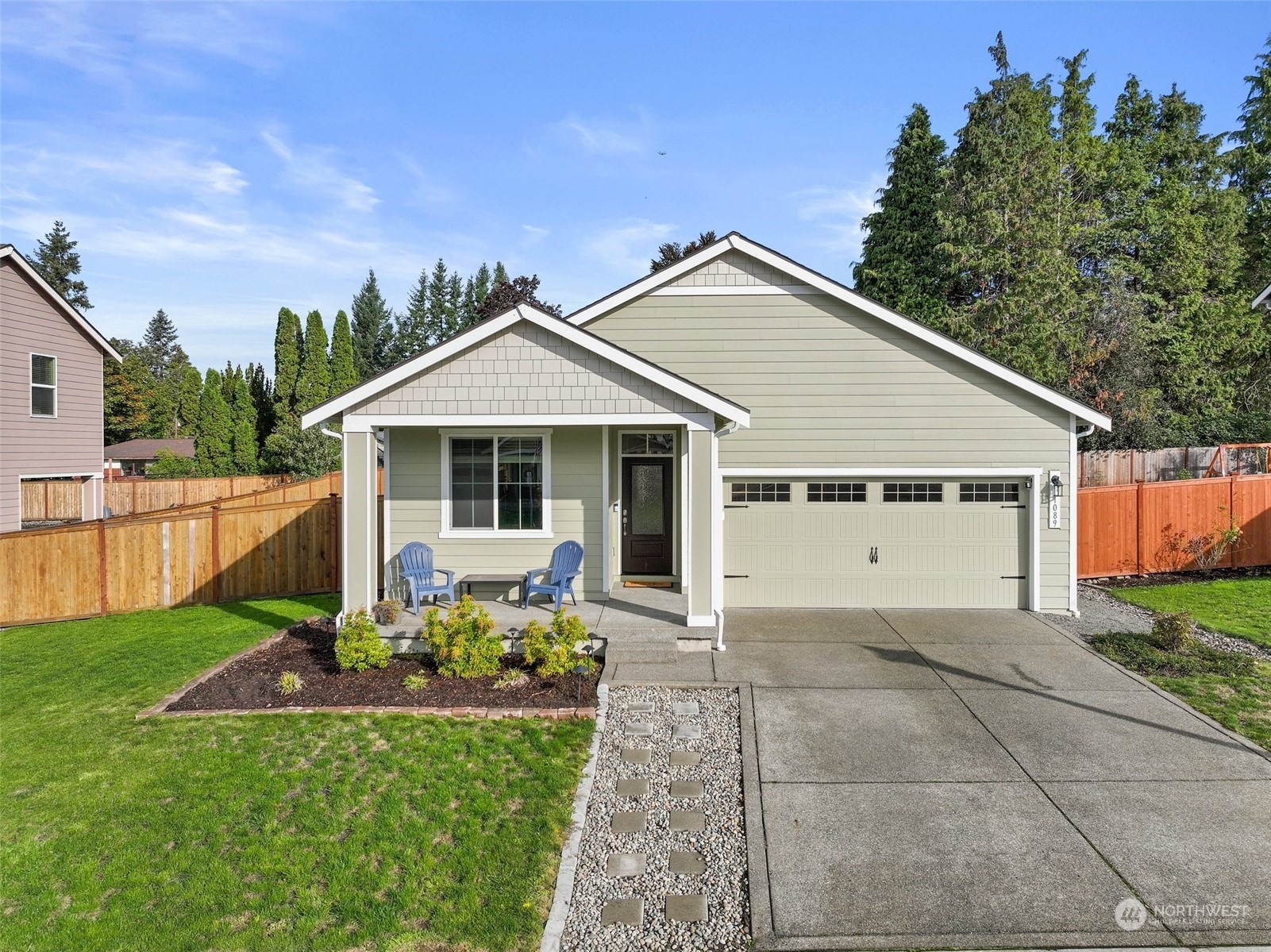 Property Photo:  1089 Bondgard Avenue E  WA 98022 