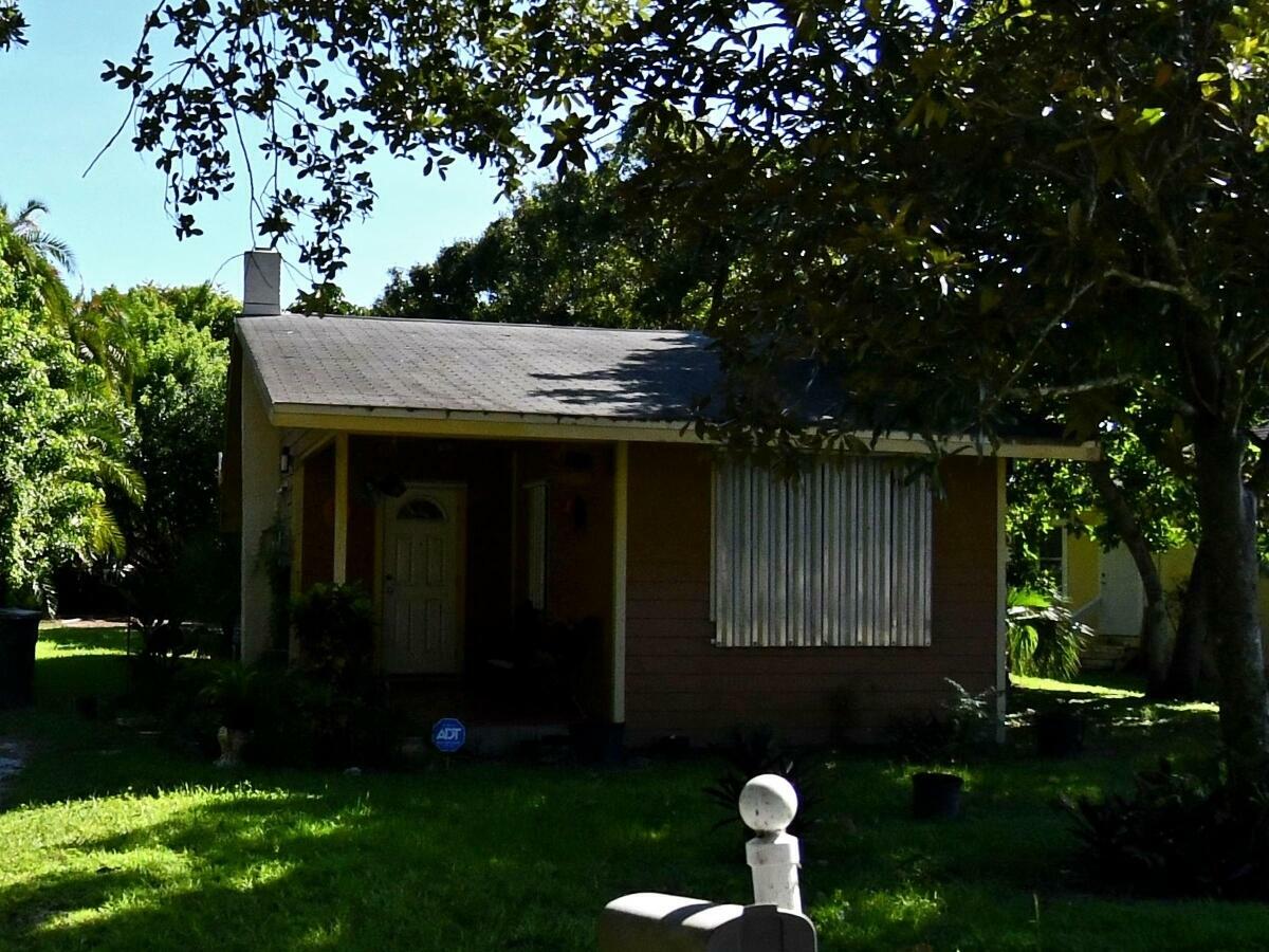 Property Photo:  812 Dayman Avenue  FL 34950 