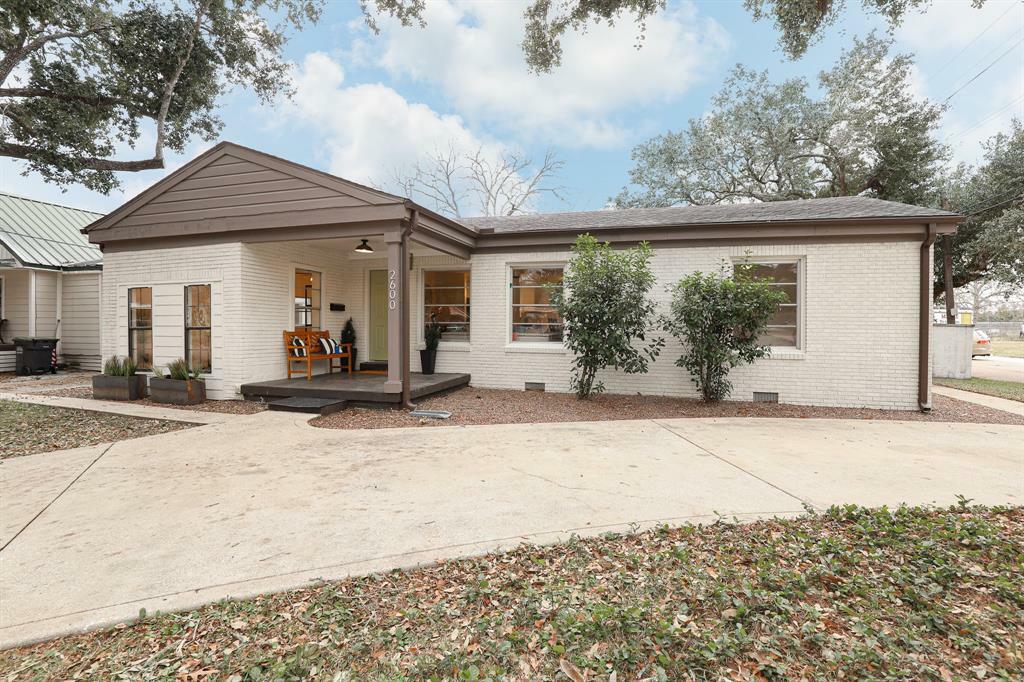 Property Photo:  2600 Cos Street  TX 77575 