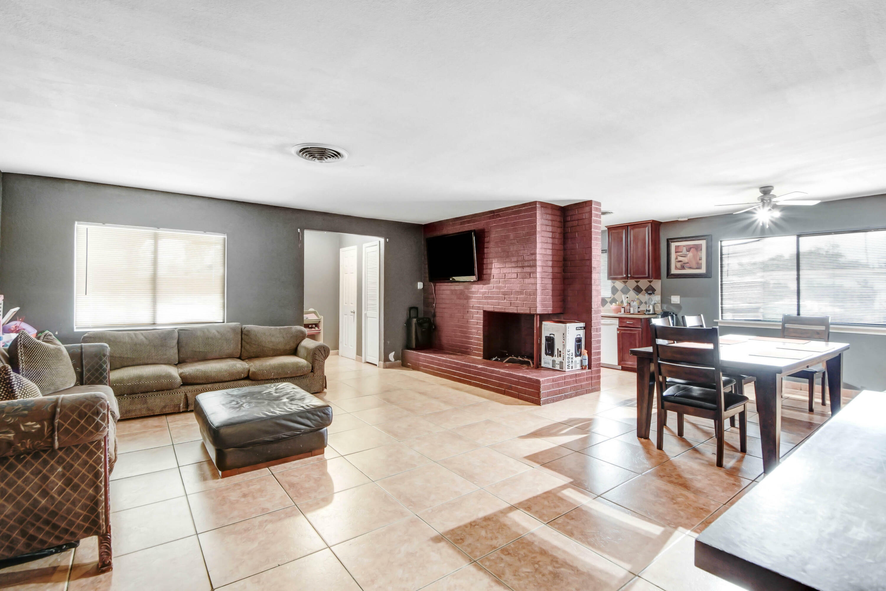 Property Photo: 49846 Avenida De Plata CA 92236