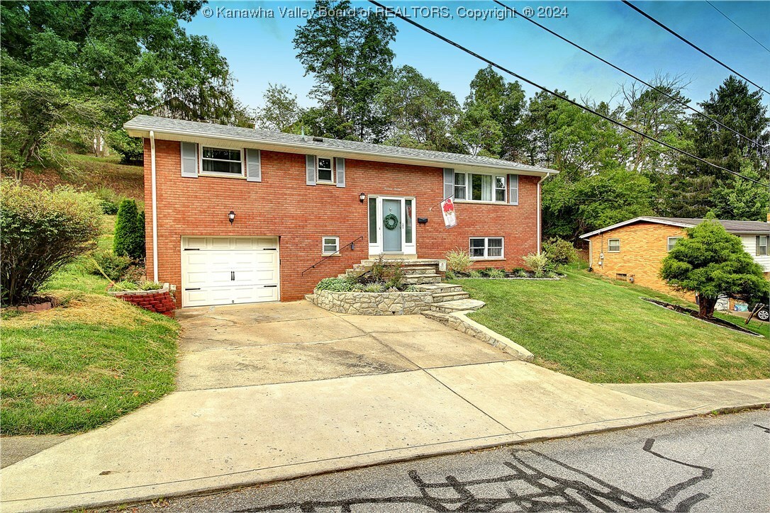 Property Photo: 1313 Village Drive WV 25309
