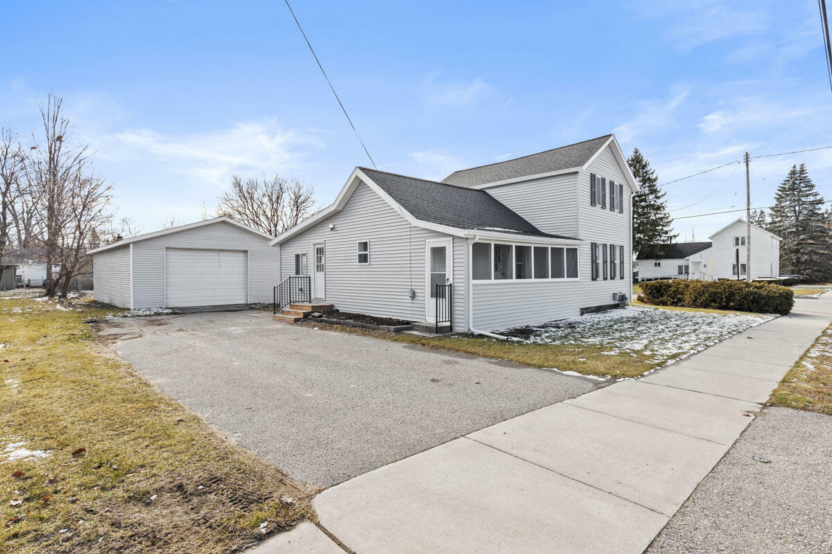 Property Photo:  292 W Muskegon Street  MI 49319 