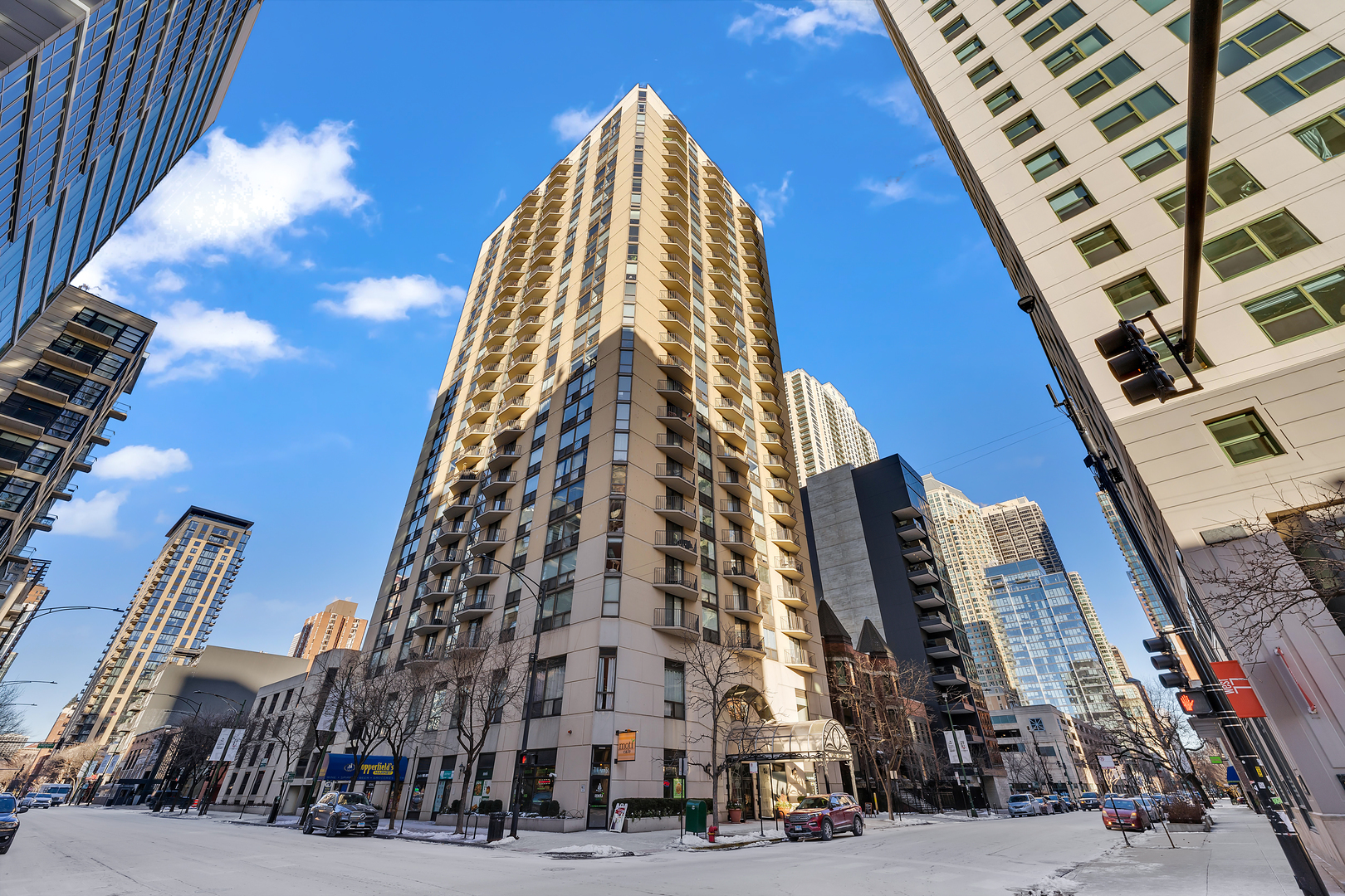 Property Photo:  70 W Huron Street 2203  IL 60654 