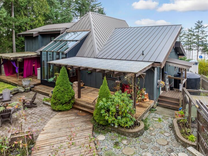 Property Photo: 868 Chichester Rd W BC V0R 1X1