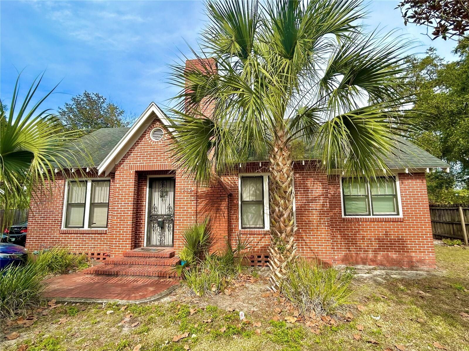 Property Photo:  1212 NW 4th Avenue  FL 32601 
