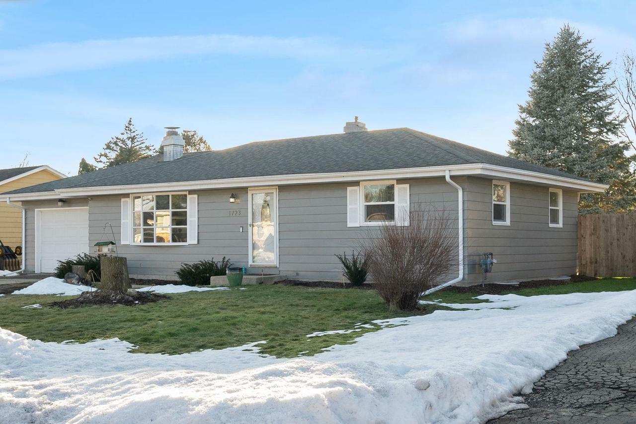 Property Photo:  1723 Ontario Drive  WI 53545 