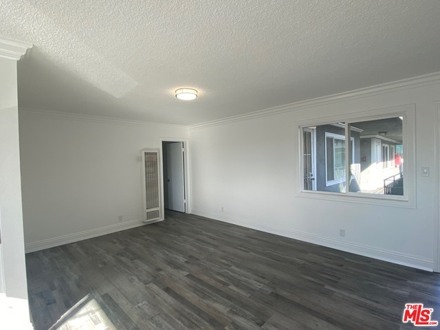 Property Photo:  6812   11th Ave 12  CA 90043 