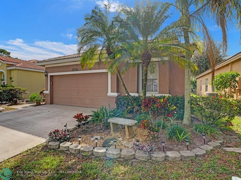 Property Photo: 4906 Pelican St FL 33073
