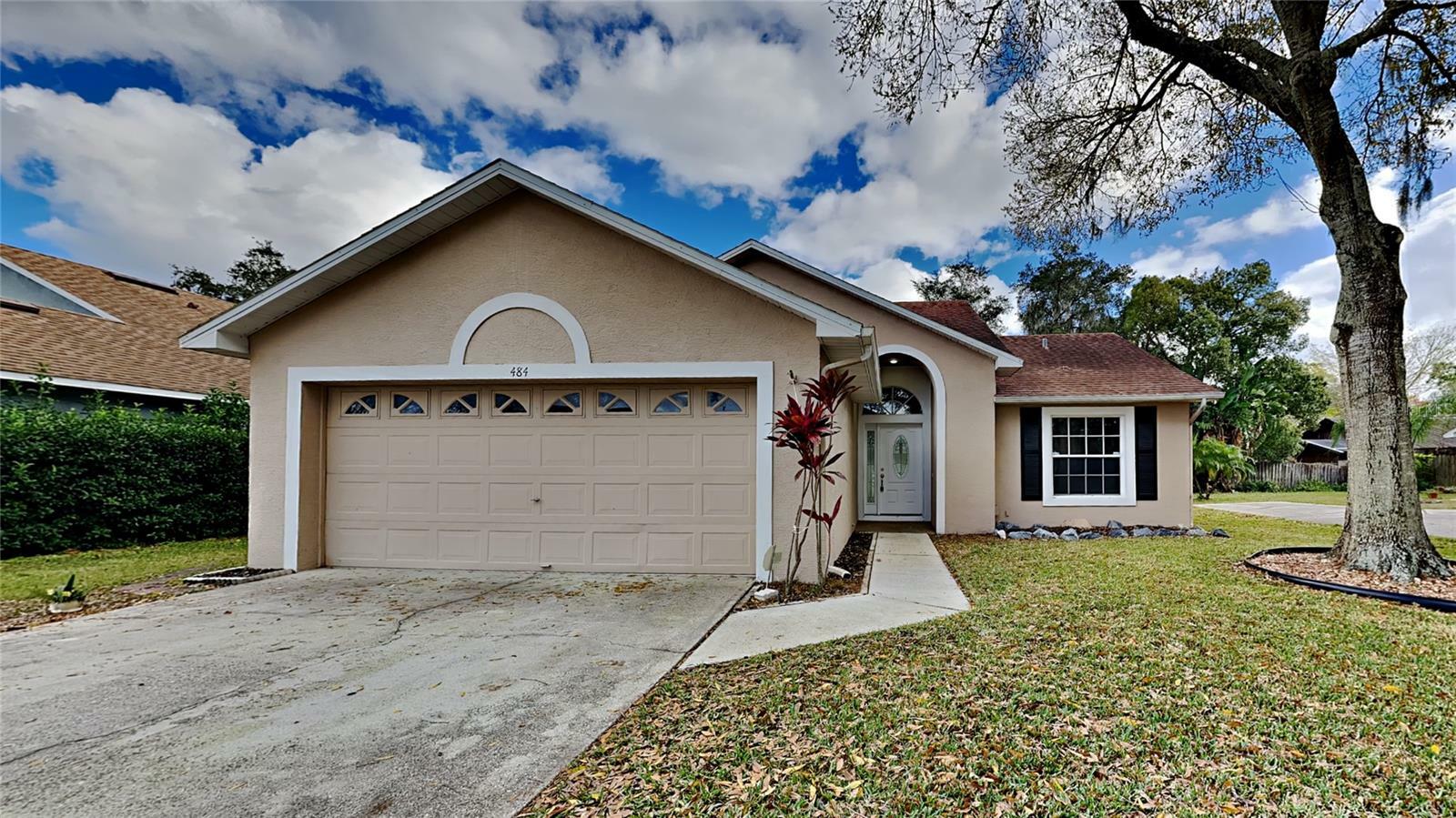 Property Photo:  484 Valencia Place Circle  FL 32825 