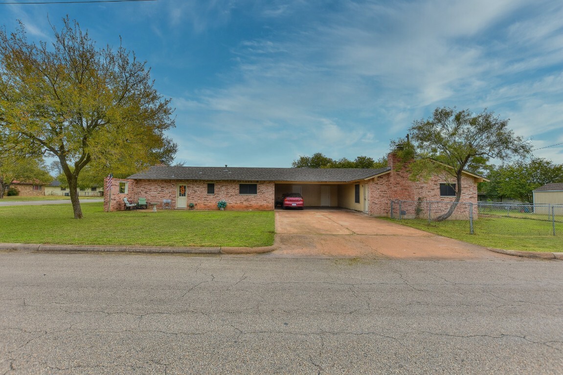 Property Photo:  2404 Cottonwood Drive A/B  TX 78628 