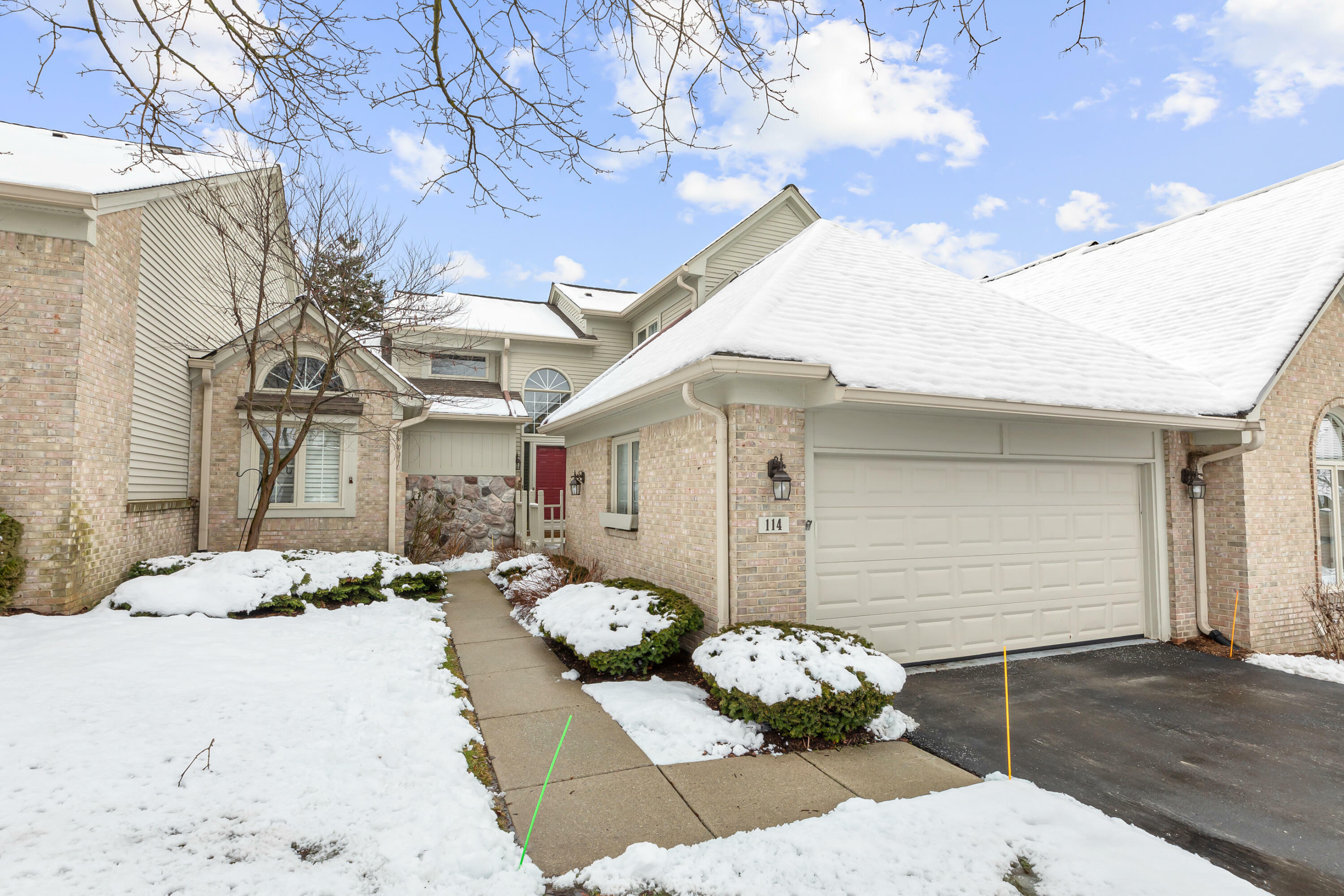 Property Photo:  114 Hampton Court  MI 48168 