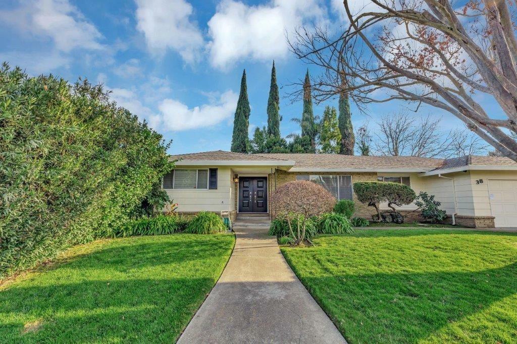 Property Photo: 38 Starglow Circle CA 95831
