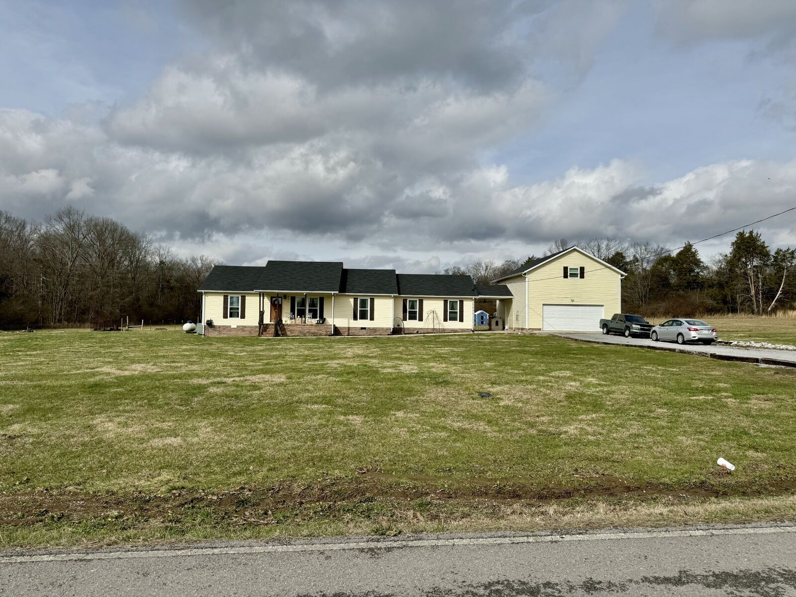 Property Photo: 831 Philippi Rd TN 37183