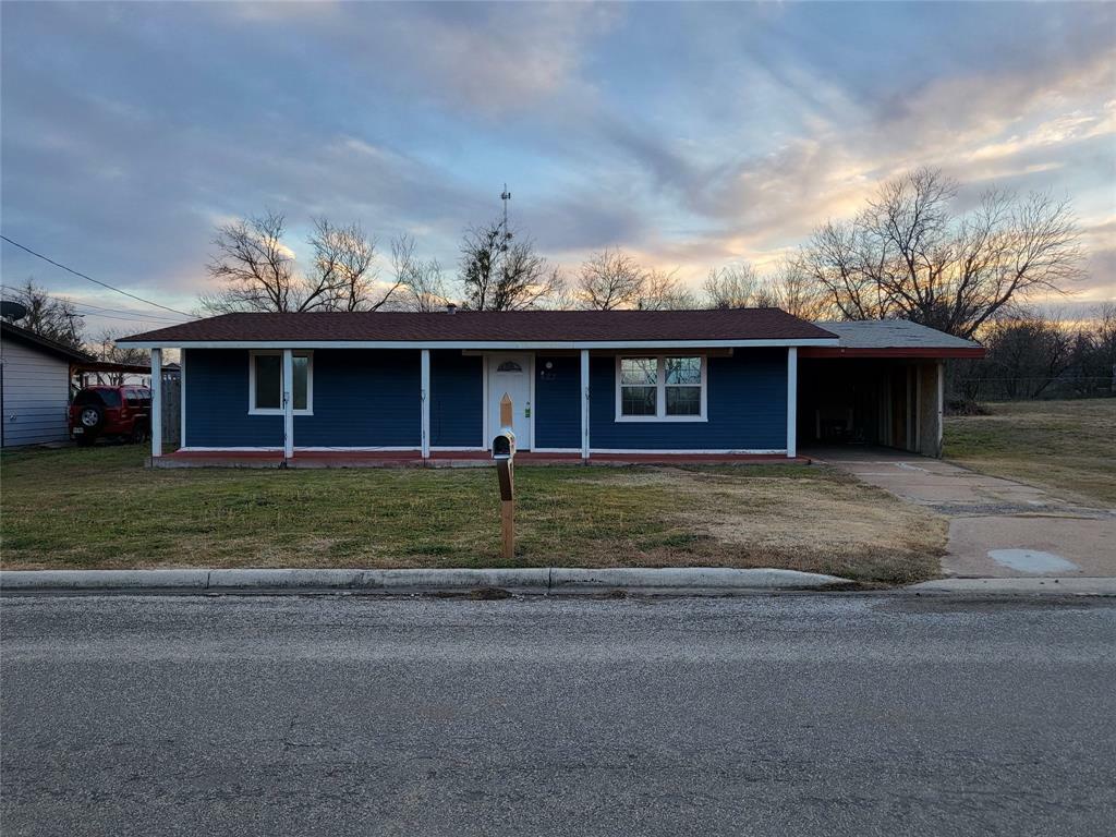 Photo de la propriété:  623 W Mesquite Street  TX 76458 