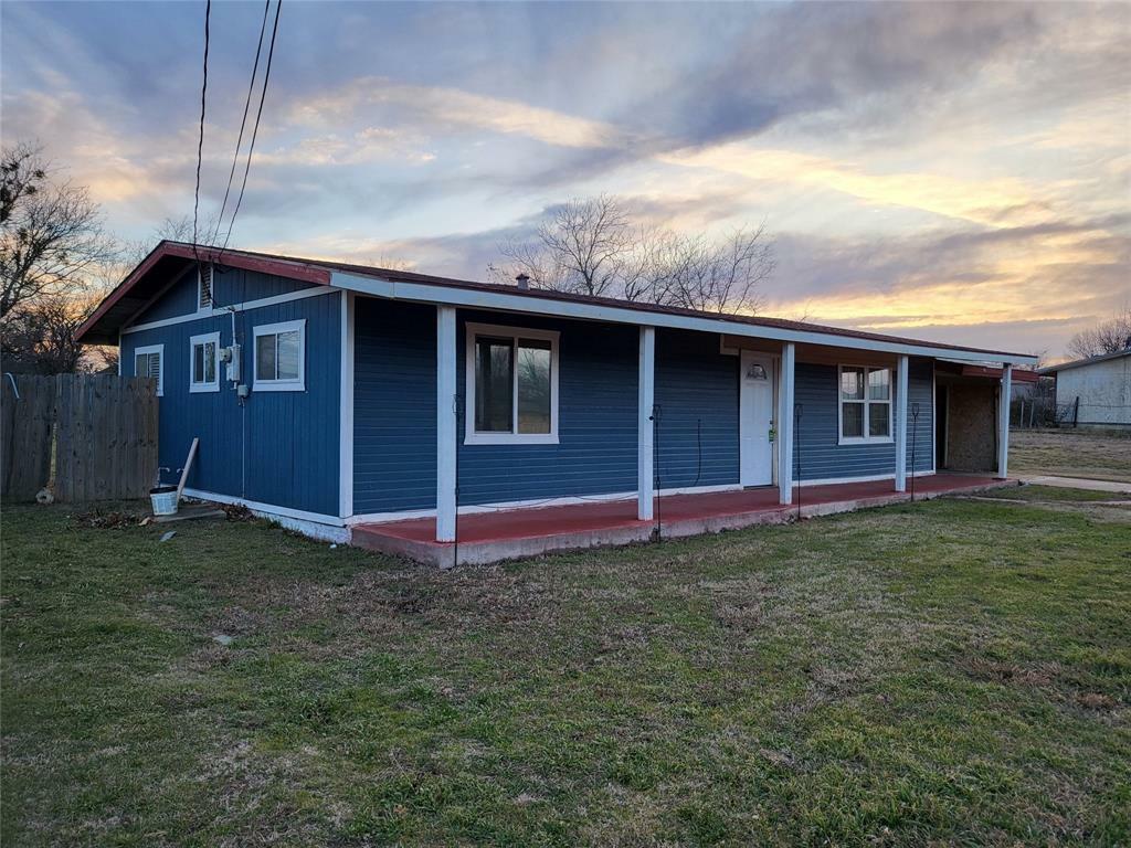 Property Photo:  623 W Mesquite Street  TX 76458 