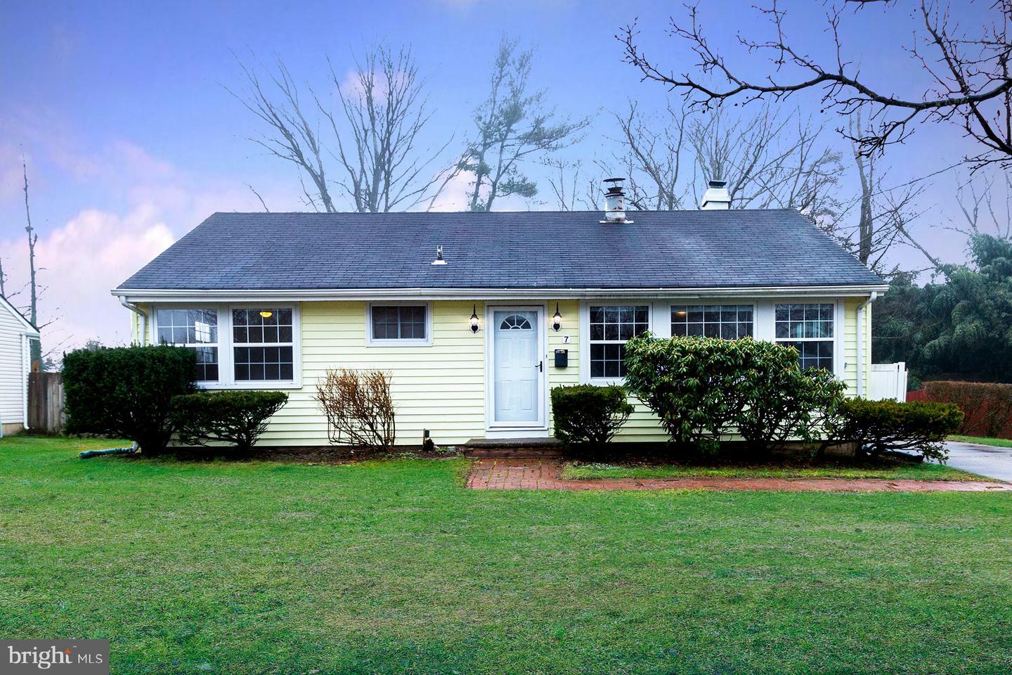 Property Photo:  7 King Avenue  NJ 08053 