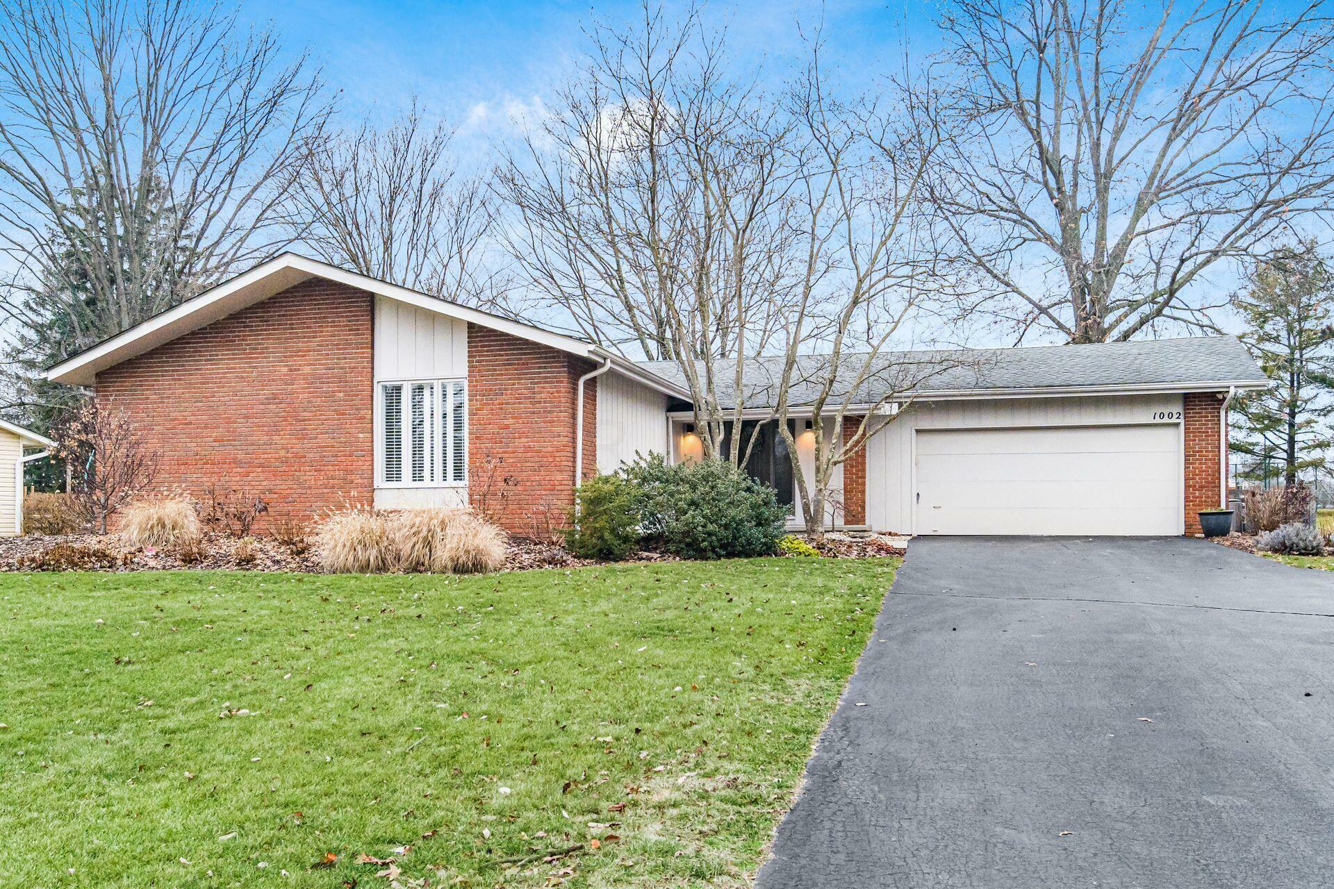 Property Photo:  1002 Clubview Boulevard S  OH 43235 