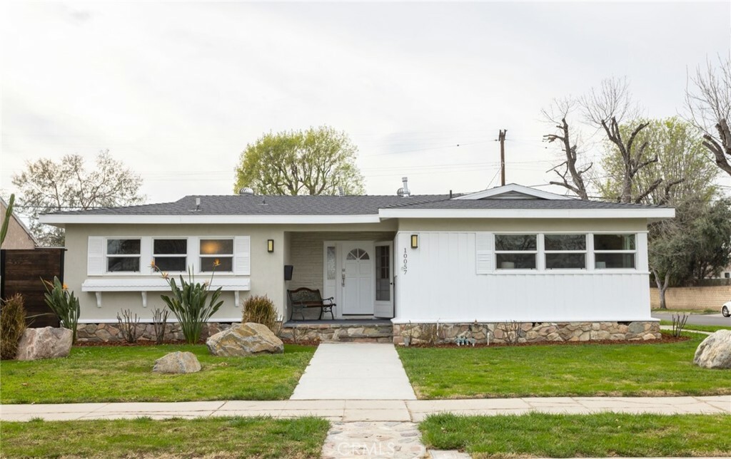 Property Photo:  10057 Collett Ave  CA 91343 