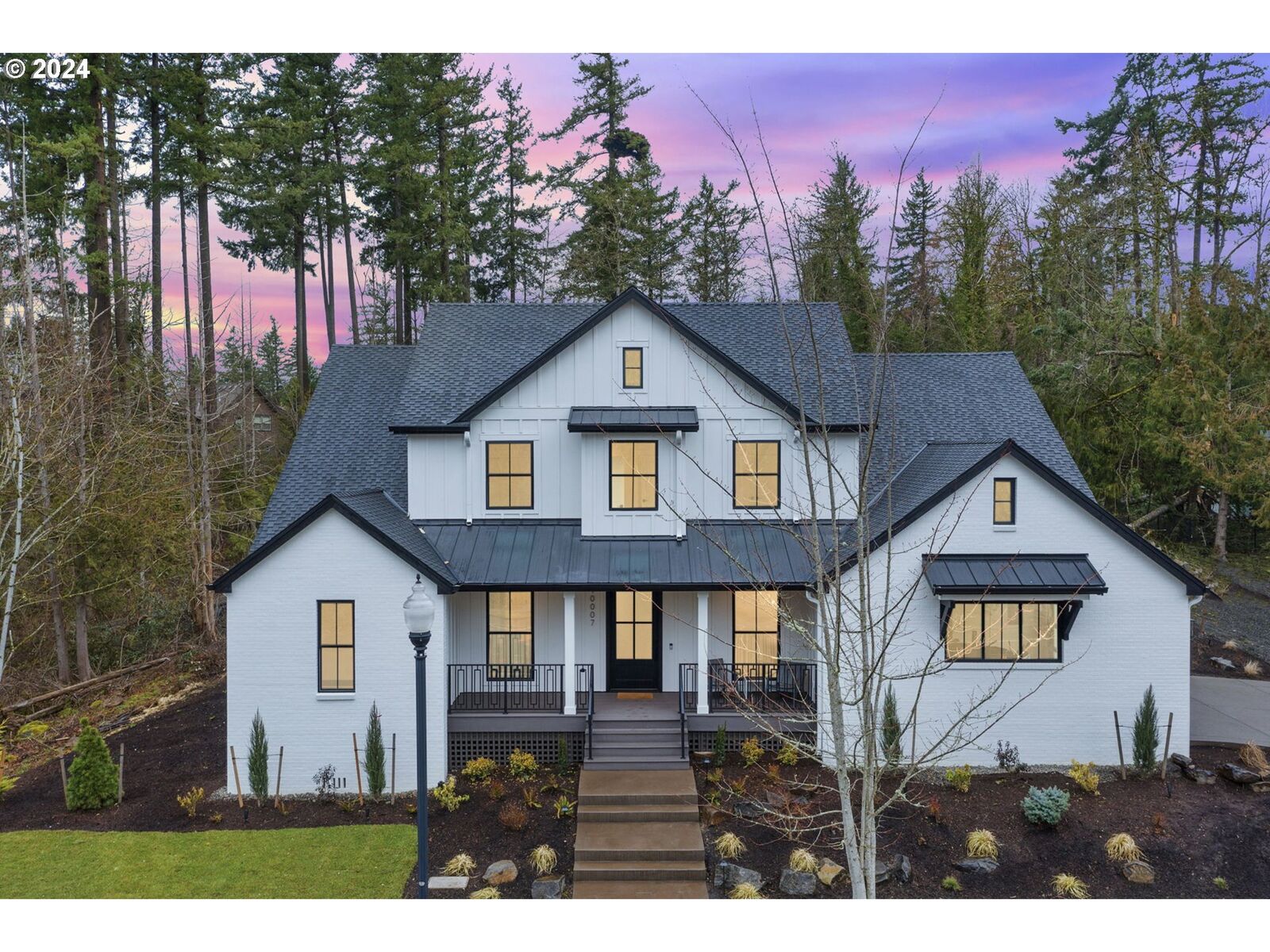 Property Photo:  10007 SW Taylor St  OR 97225 