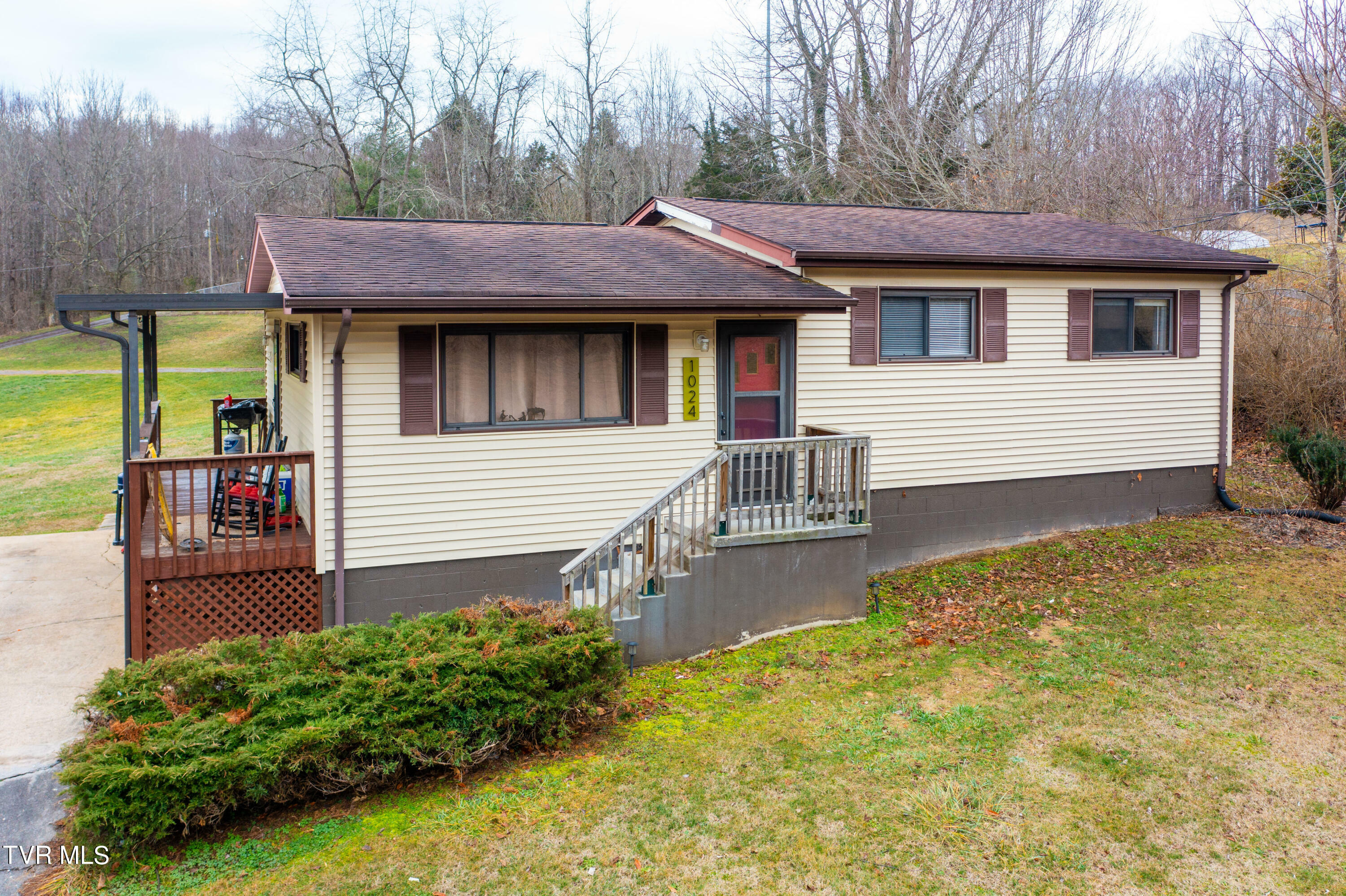 Property Photo:  1024 North Paperville Road  TN 37620 