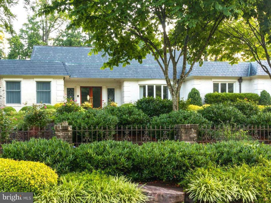Property Photo: 6618 Van Winkle Drive VA 22044