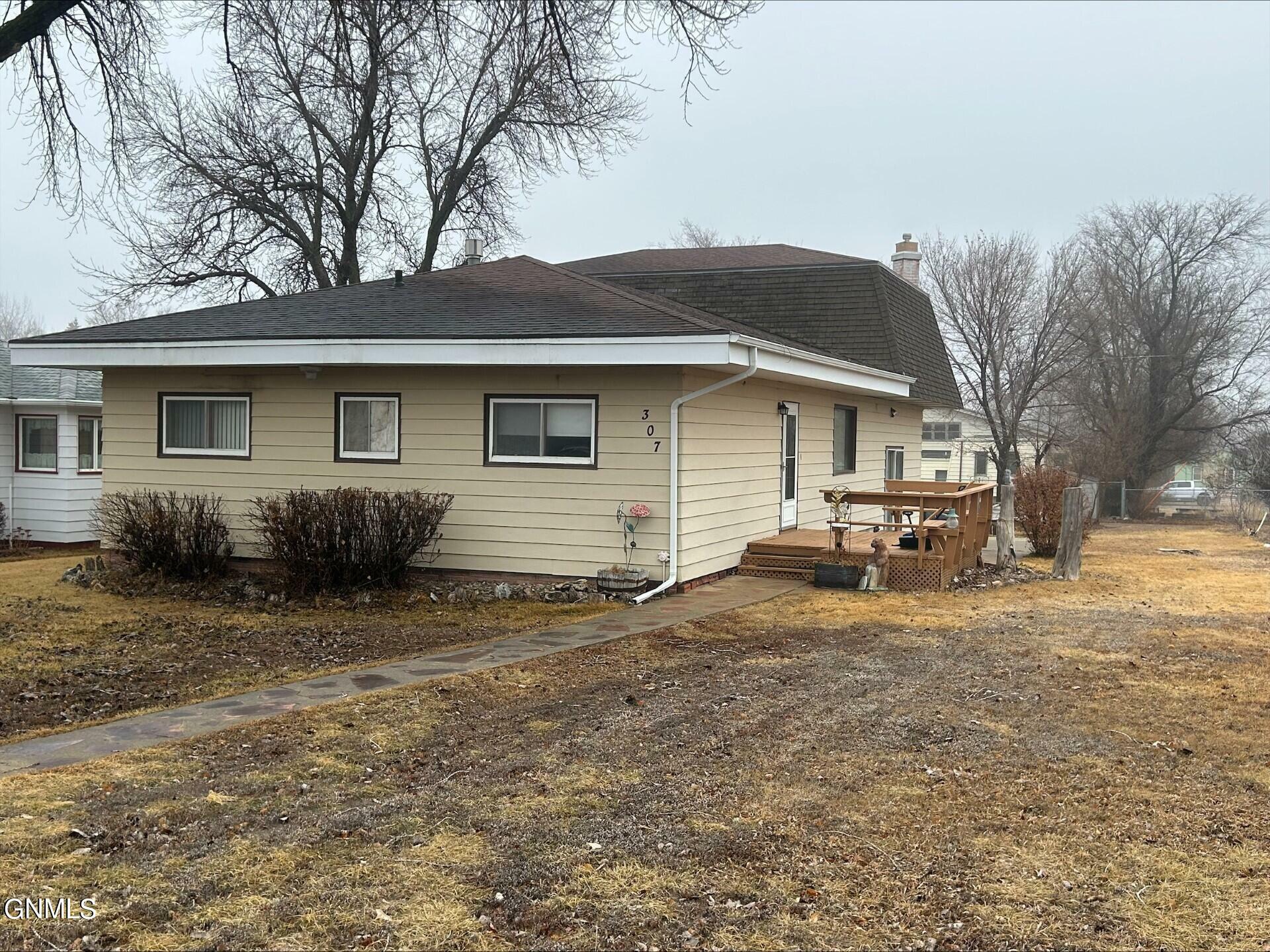Property Photo:  307 5th Avenue SW  ND 58623 