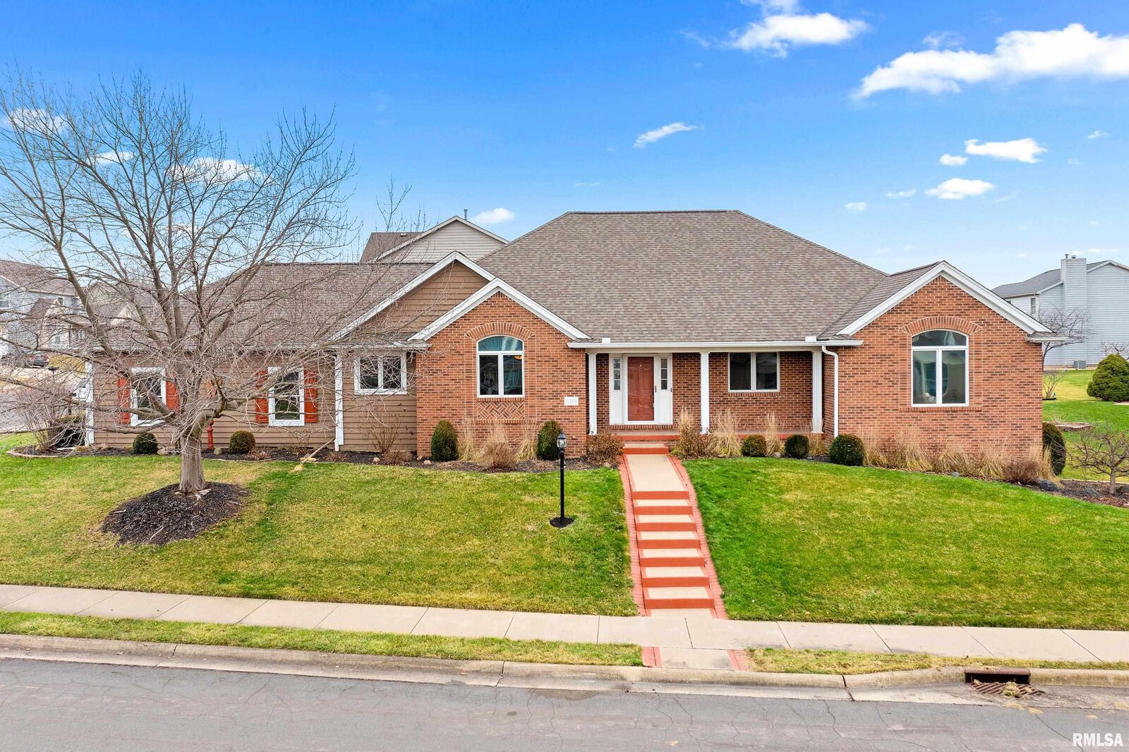 Home for sale in Peoria 5216 N Ashford Drive, Peoria, IL 61615