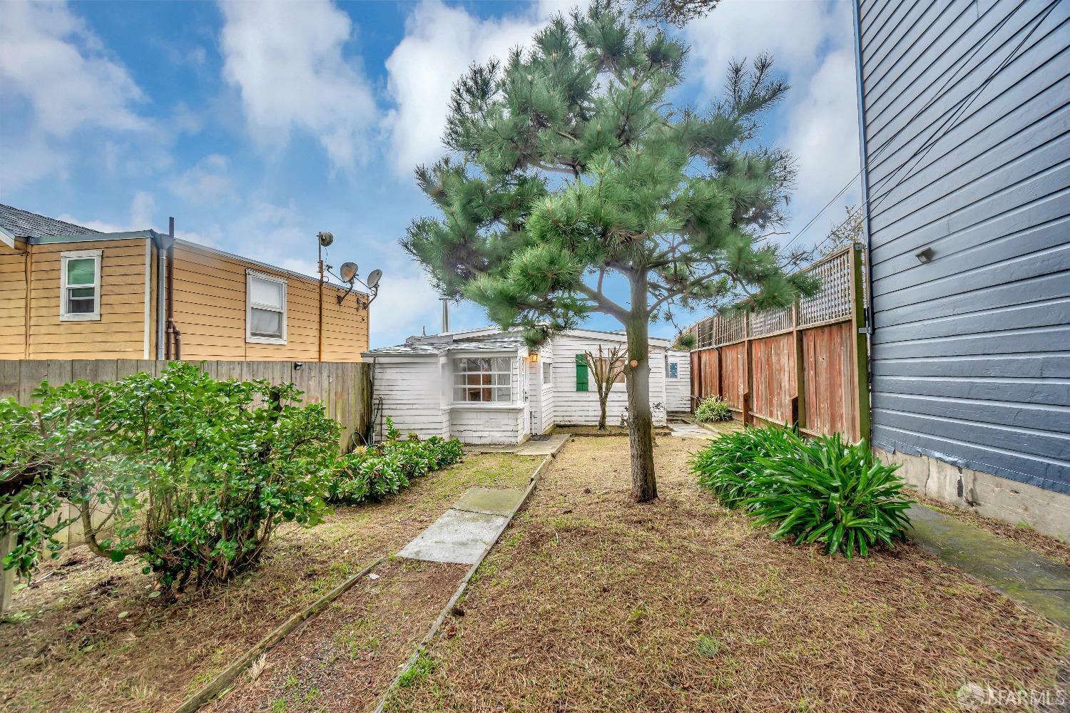 Property Photo:  766 Madrid Street  CA 94112 