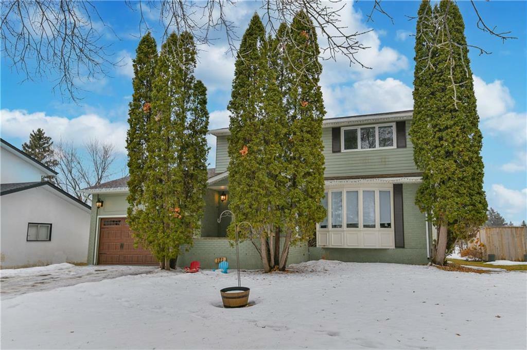 Property Photo:  121 Dickens Drive  MB R3K 0M1 