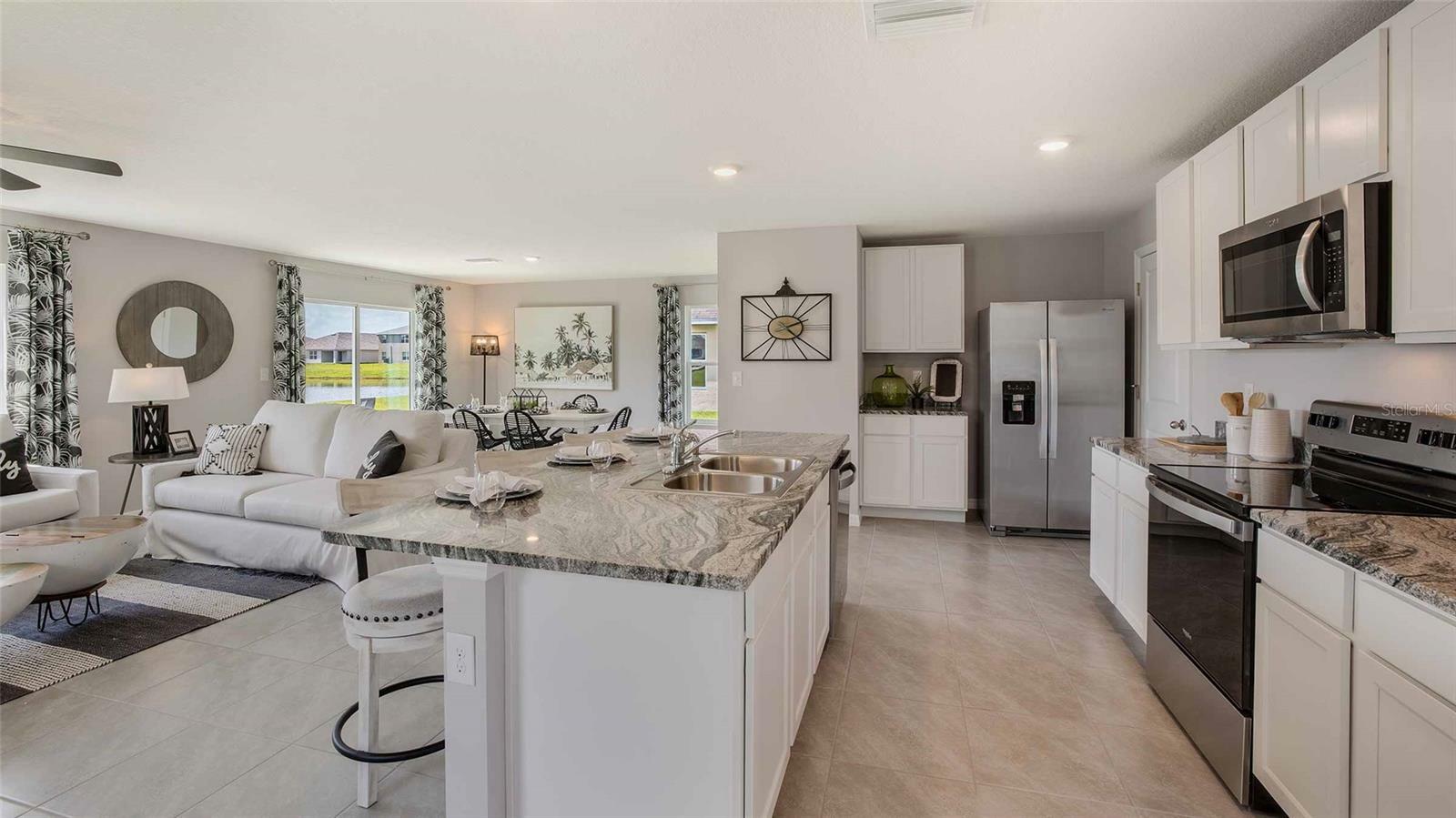 Property Photo: 3529 Hilltop Circle FL 34211