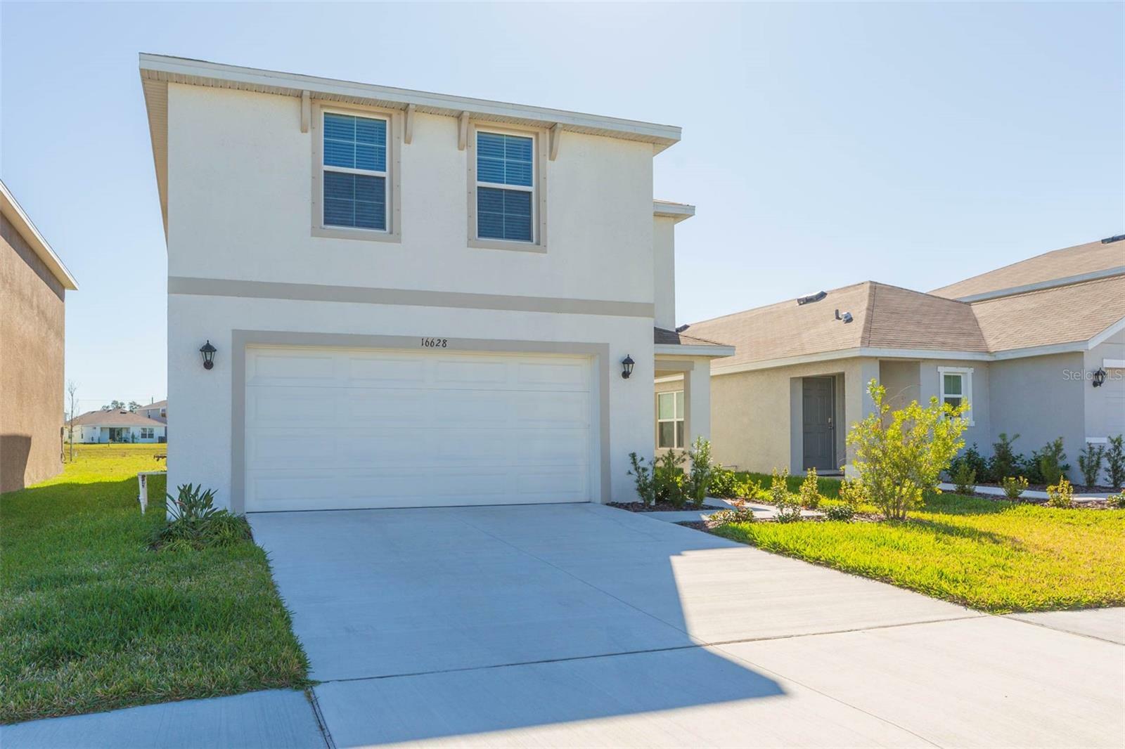 Property Photo:  16628 Mosaic Oar Drive  FL 33598 