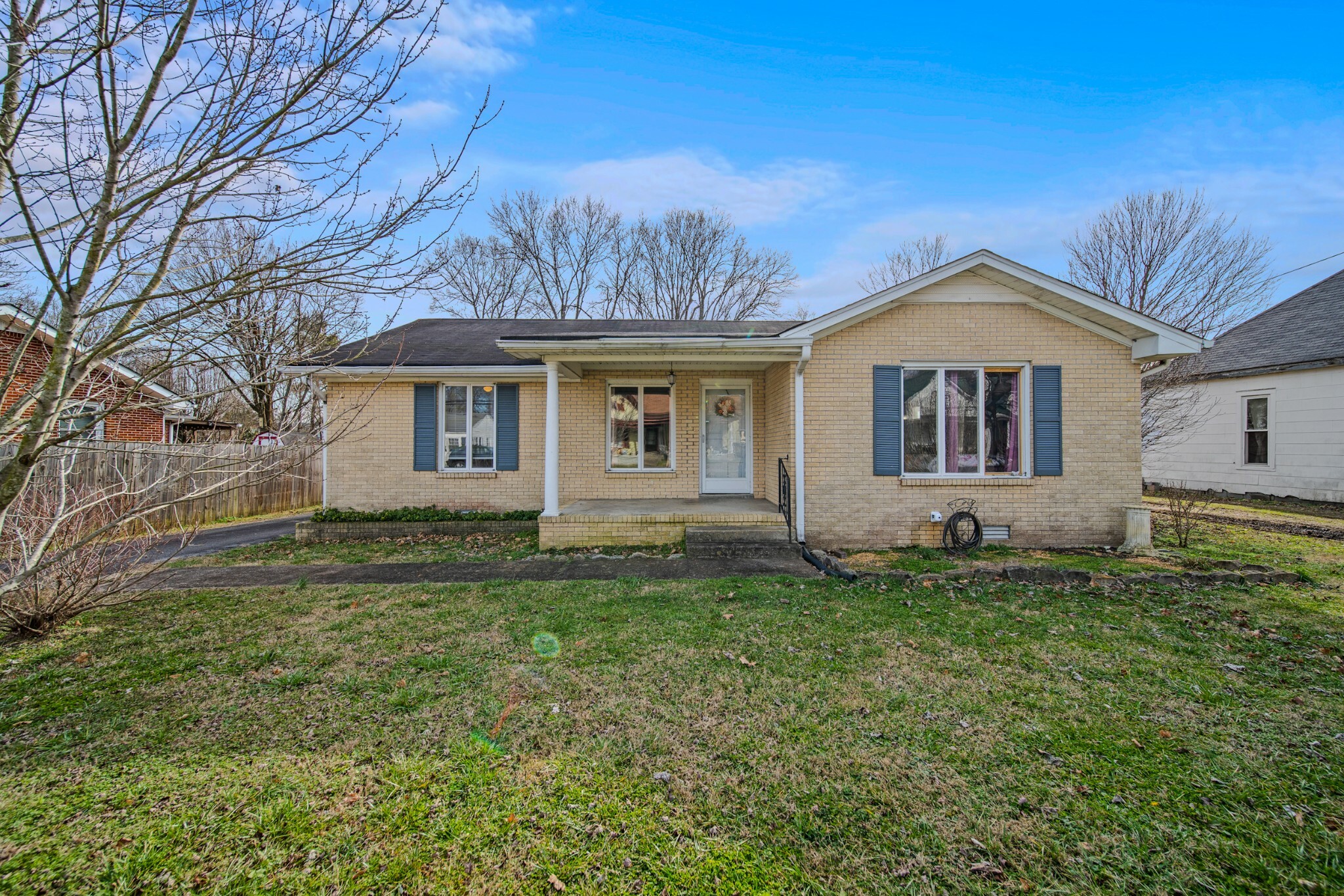 Property Photo:  320 W Woodland St  TN 37184 