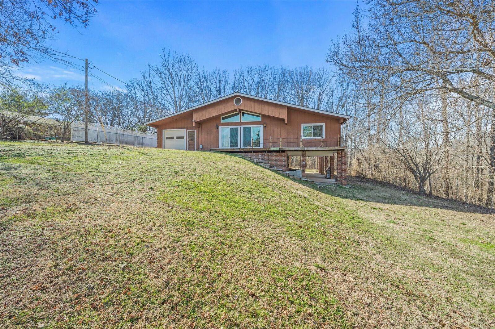 Property Photo: 8680 Holmes Creek Rd TN 37166