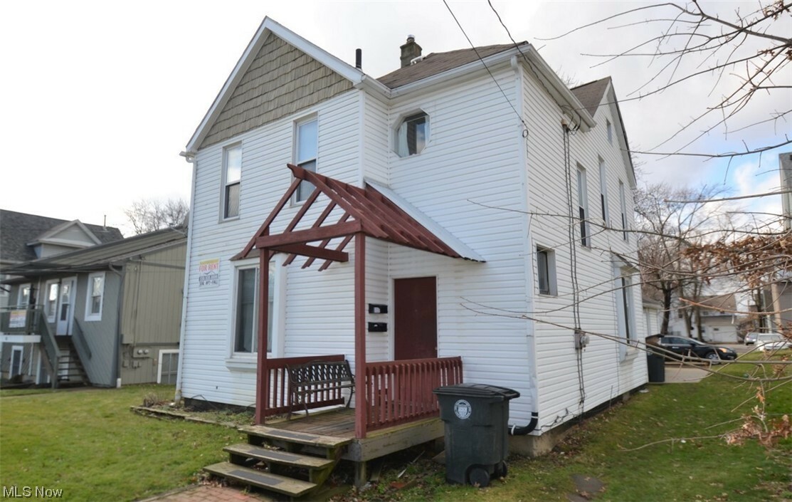 Property Photo:  450 Allyn Street  OH 44304 