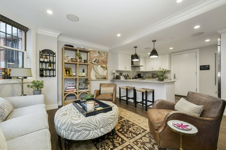 Property Photo:  11 Exeter Street 2  MA 02116 
