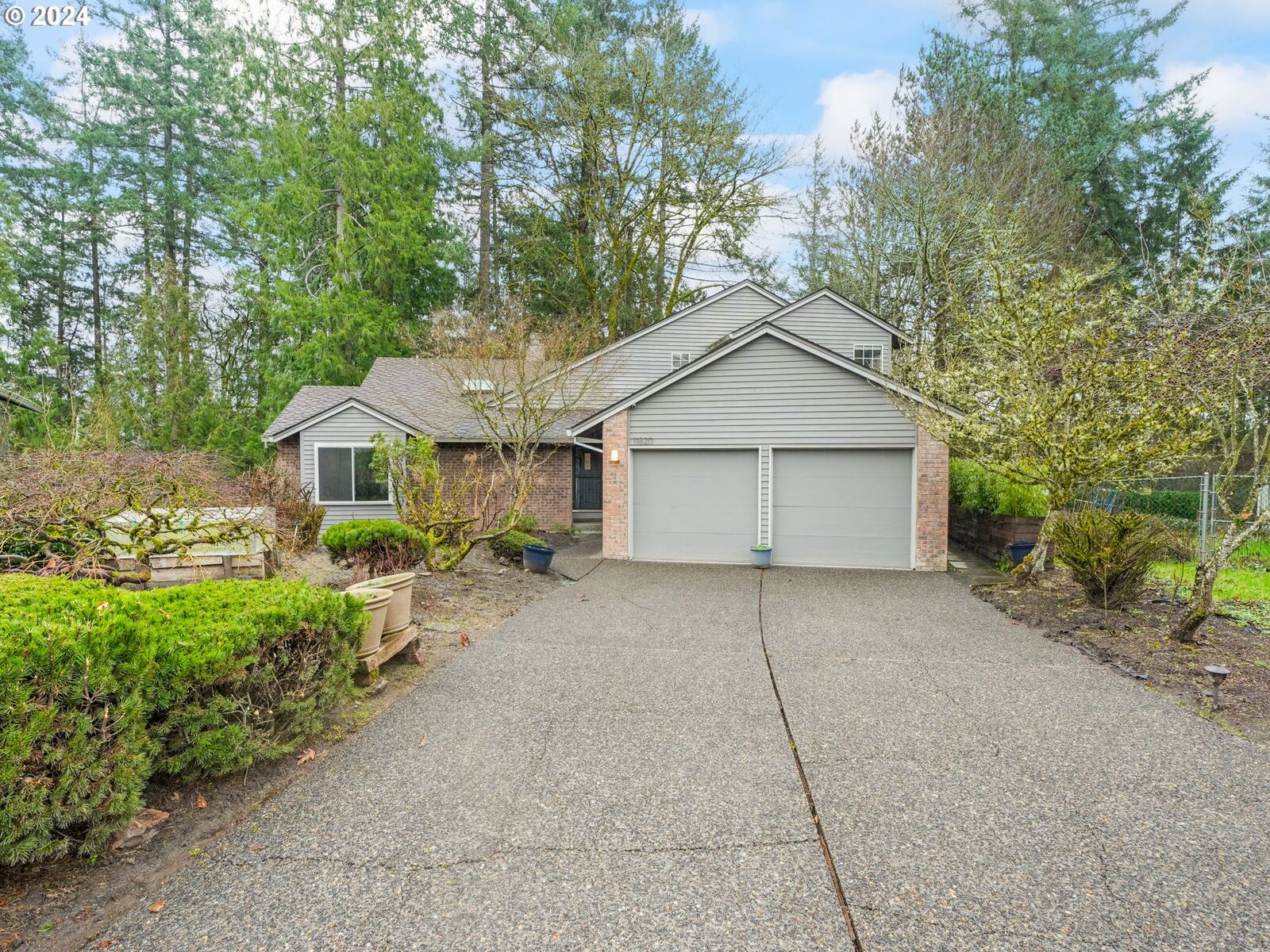 Property Photo: 11820 NW Vaughn Ct OR 97229