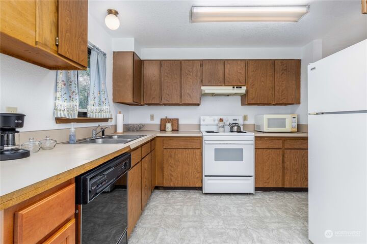 Property Photo:  61 E Fir Court  WA 98584 