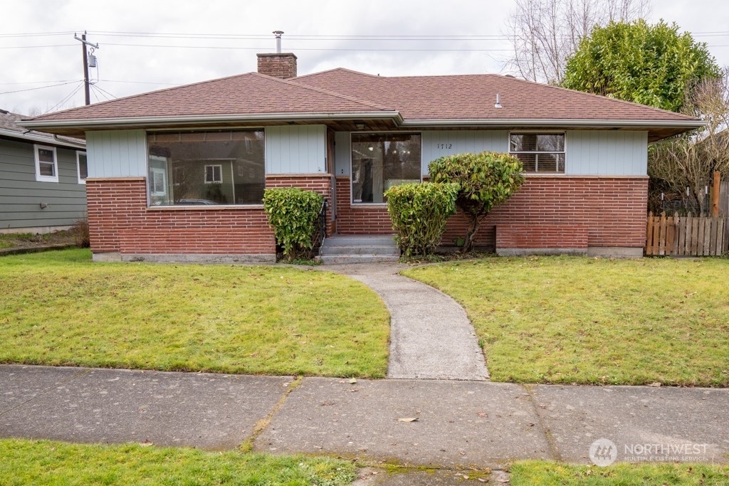 Property Photo:  1712 Rainier Avenue  WA 98201 