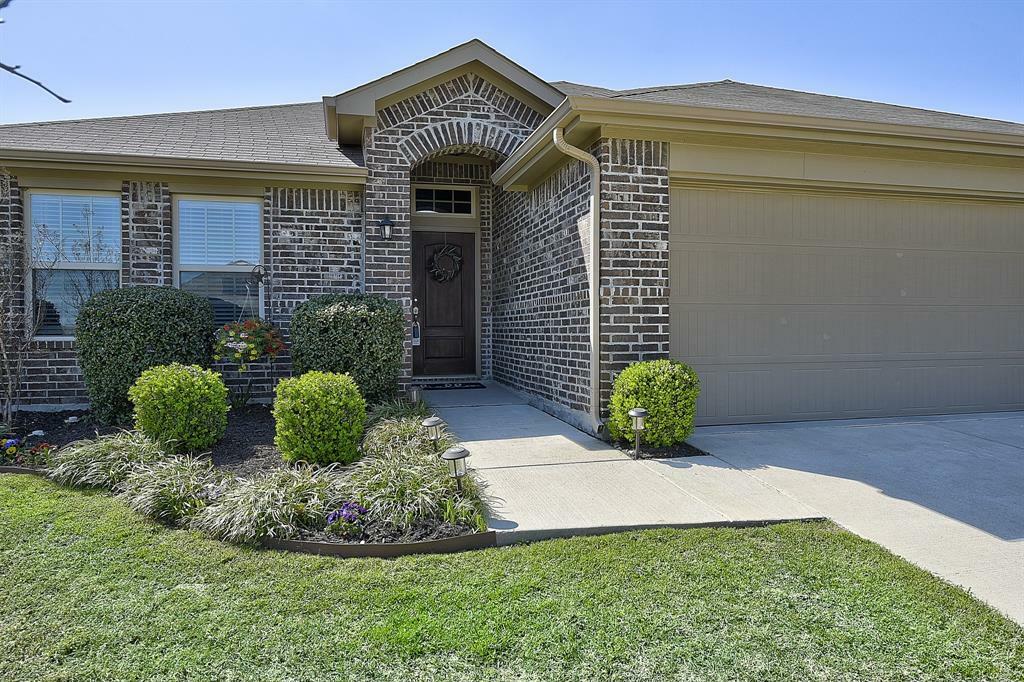 Property Photo:  641 Pollyann Trail  TX 76052 