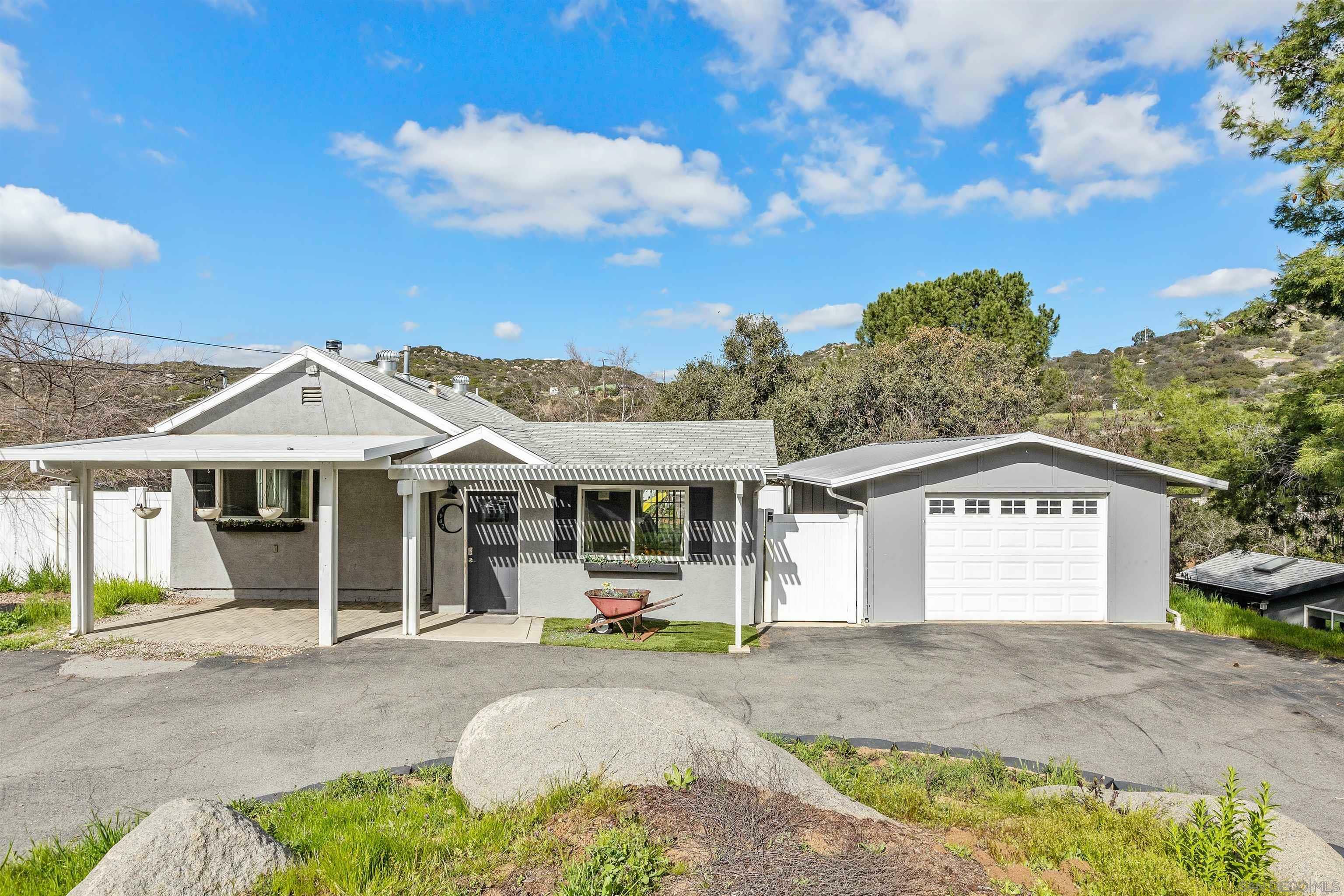 Property Photo: 1042 Midway Dr CA 91901
