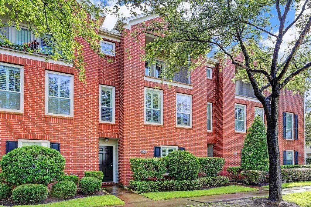 Property Photo: 3023 N Heights Hollow Lane TX 77007